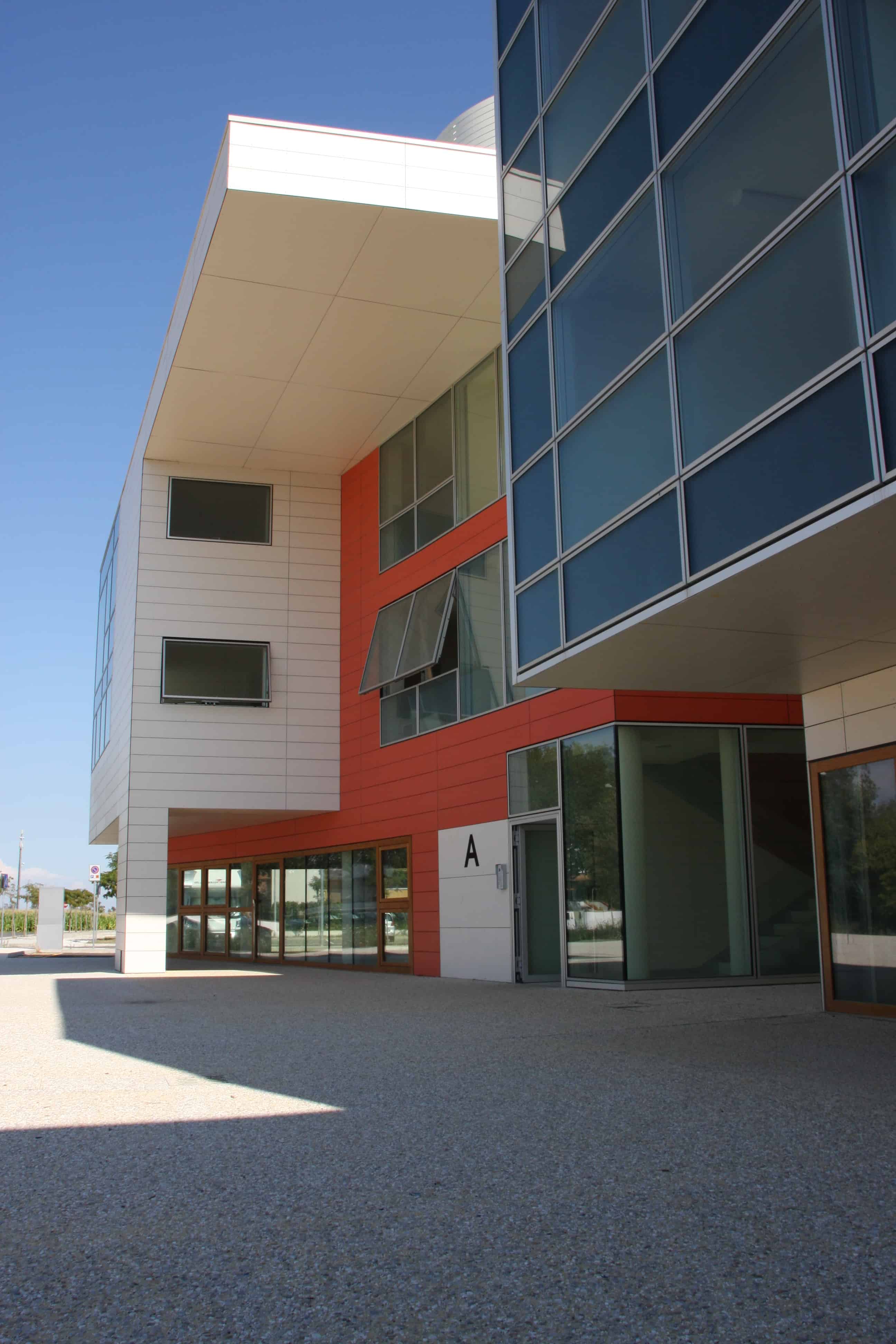 Esterno degli Studi Medici I Giardini