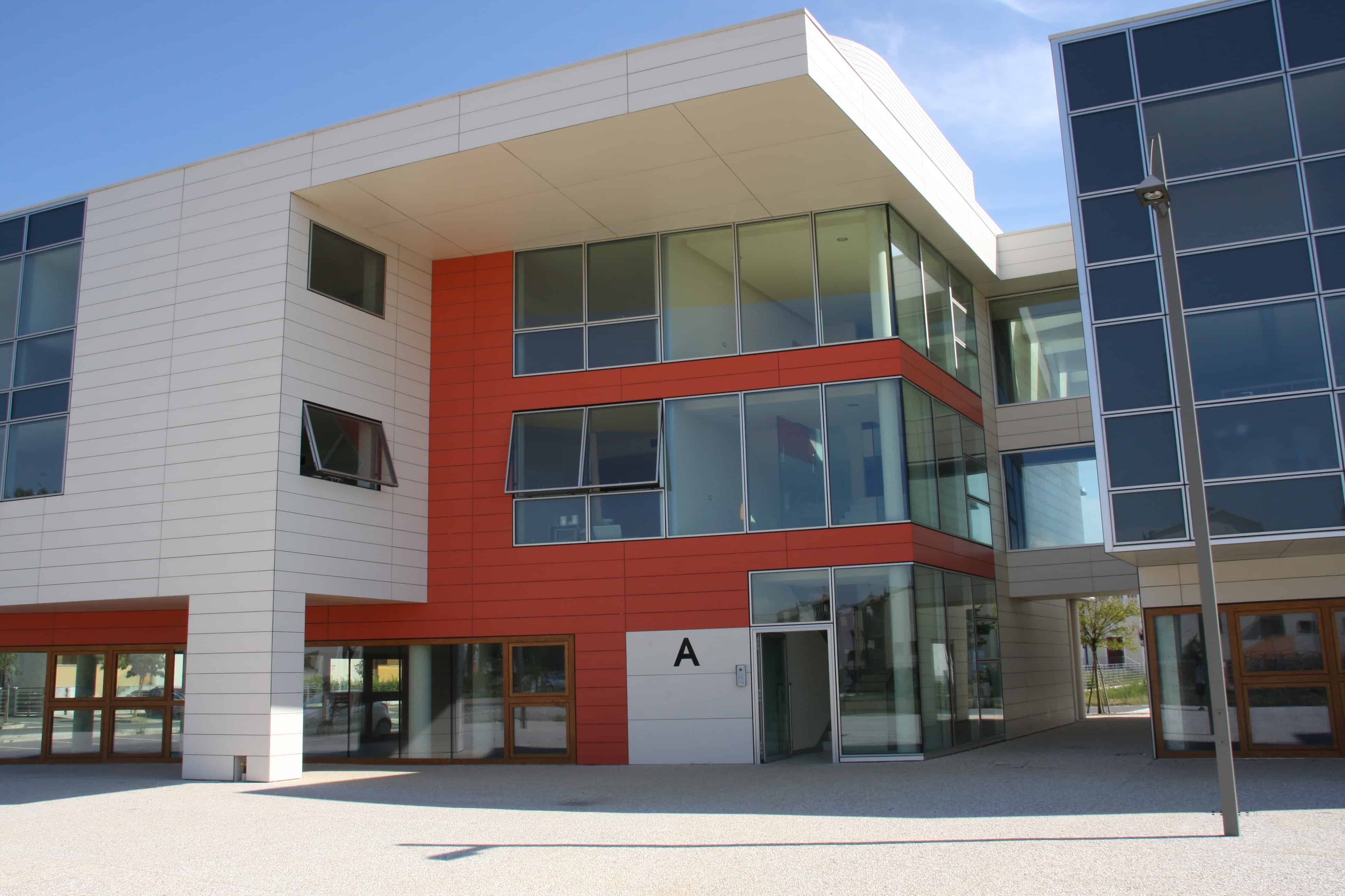 Parco con spazi verdi della struttura